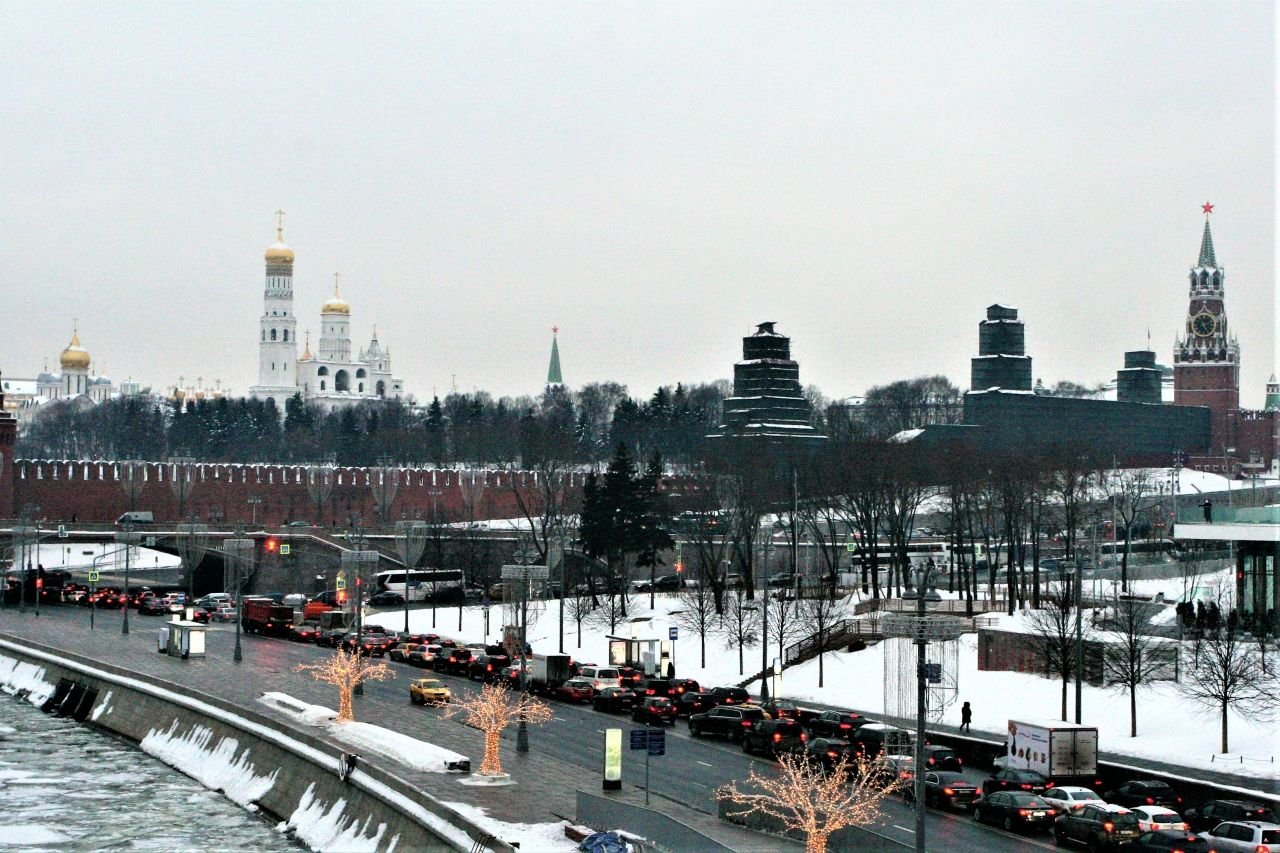 Парк зарядье в москве зимой