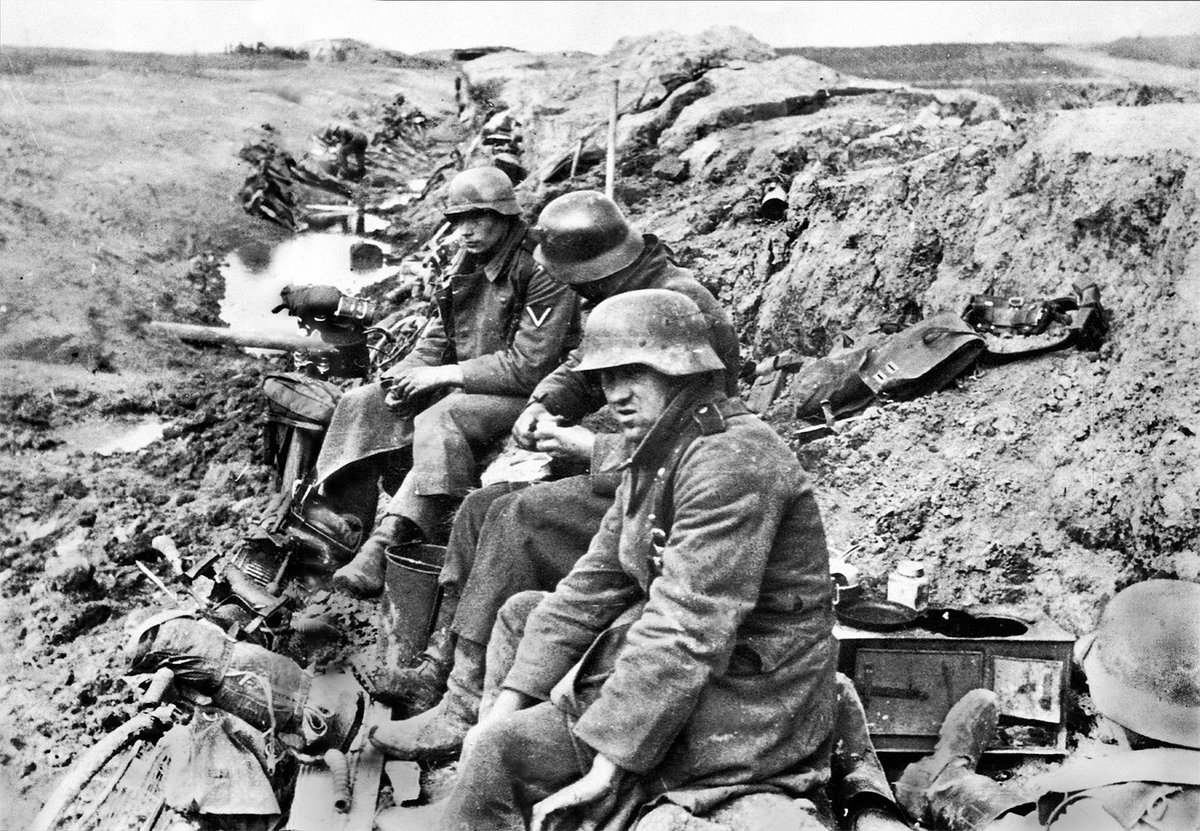 Бой в окопе. Немецкие солдаты под Ленинградом 1941. 1942 Немецкие солдаты под Ленинградом.
