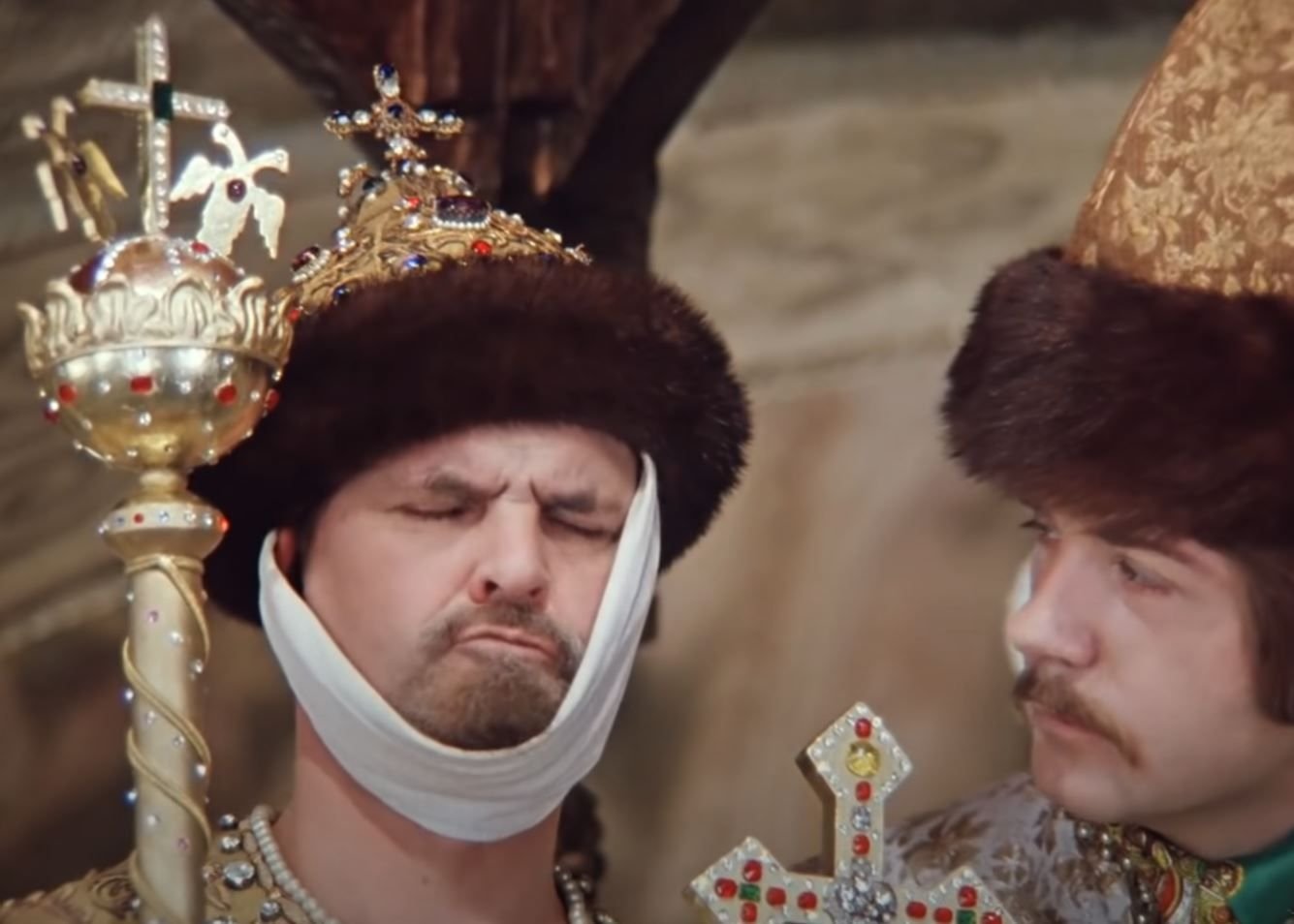 иван васильевич меняет профессию стол с явствами трапезной