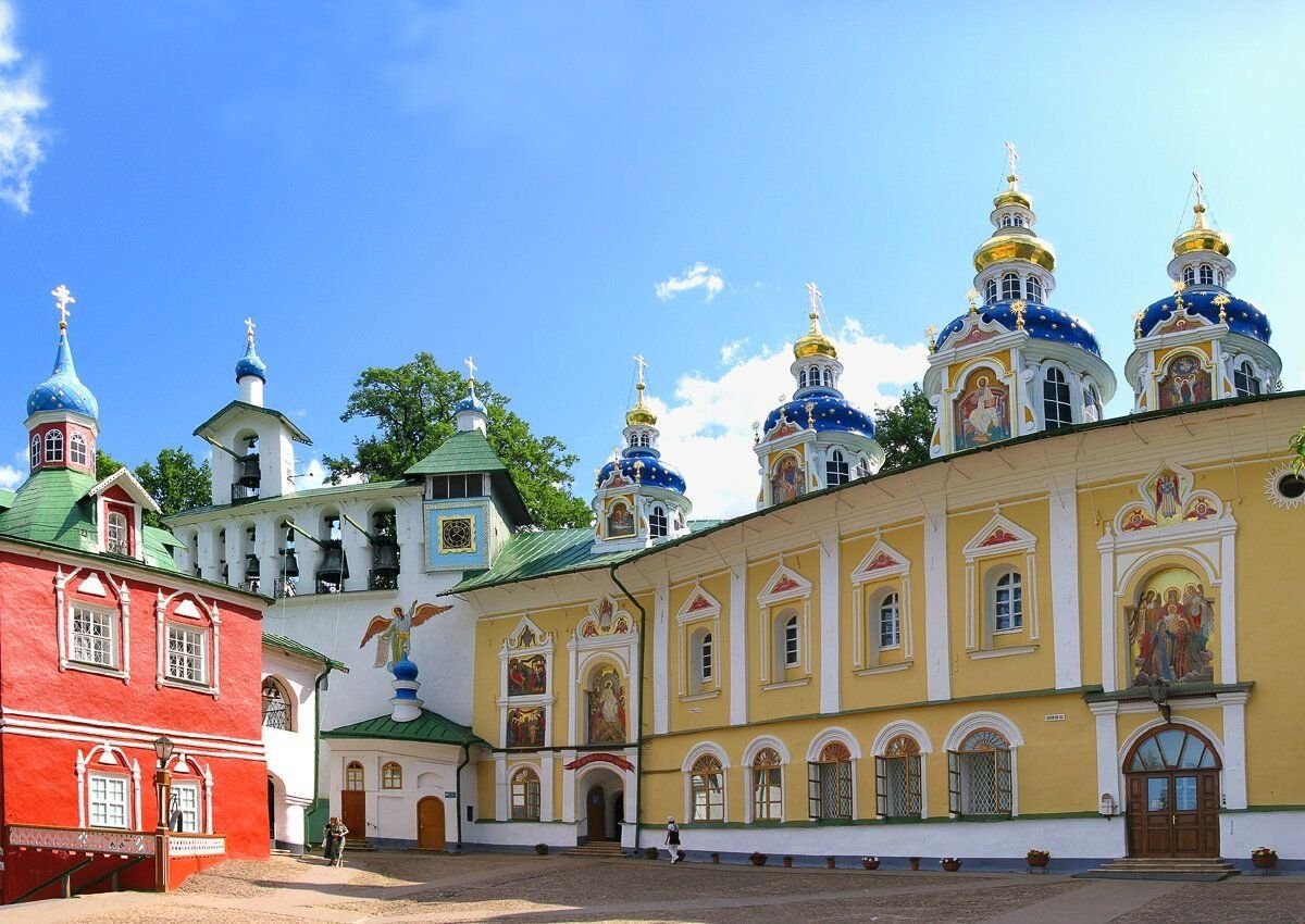 Печерский монастырь отзывы. Храмы Псково-Печерского монастыря. Печёрский монастырь в Пскове.