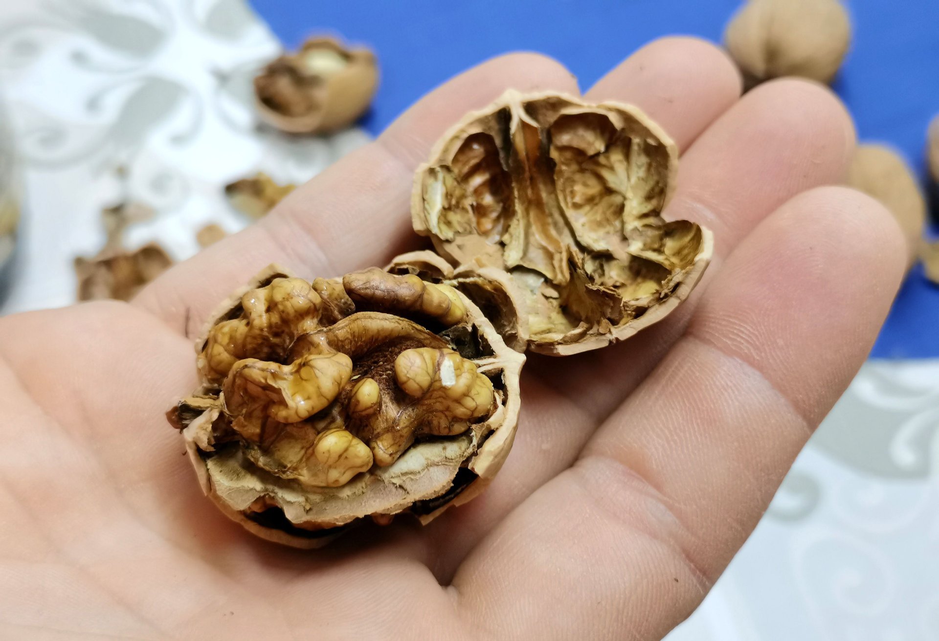 Варю грецкие орехи в скорлупе