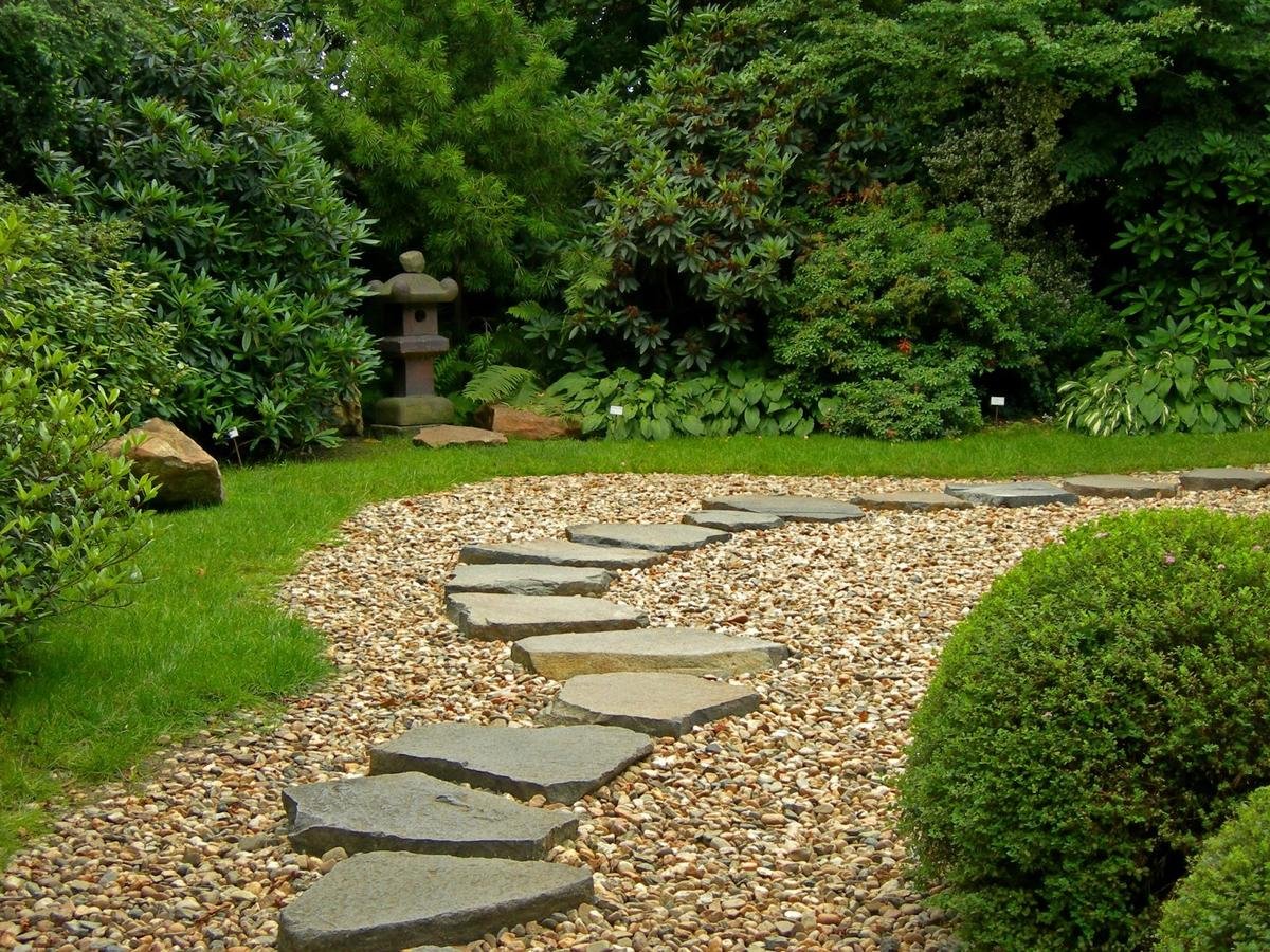 Мощение из природного камня в японском саду