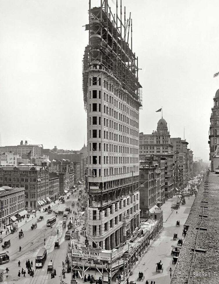 Первые высотные здания. Флэтайрон-Билдинг Нью-Йорк 1902. Флэтайрон -Билдинг Нью Йорк 1902 год. Флэтайрон Нью Йорк. Небоскреб Флэтайрон Нью Йорк.