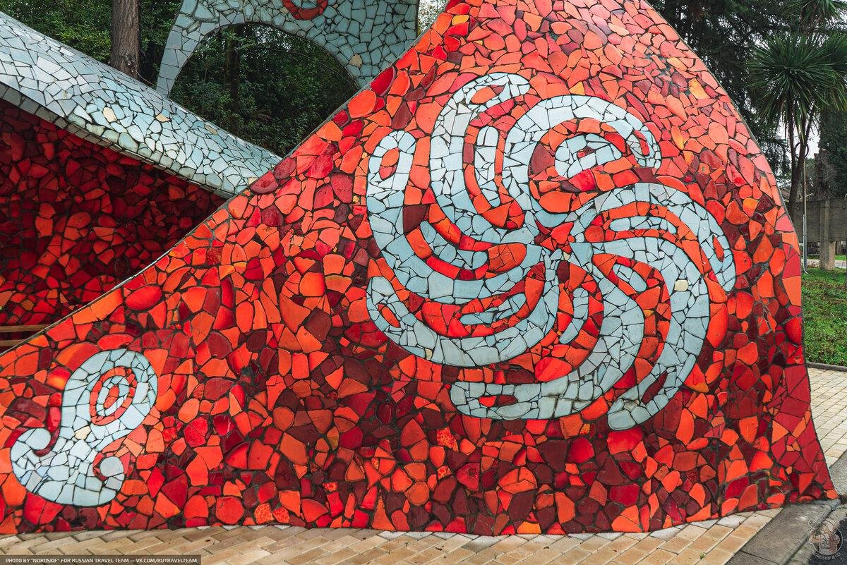 Остановка в абхазии по проекту церетели