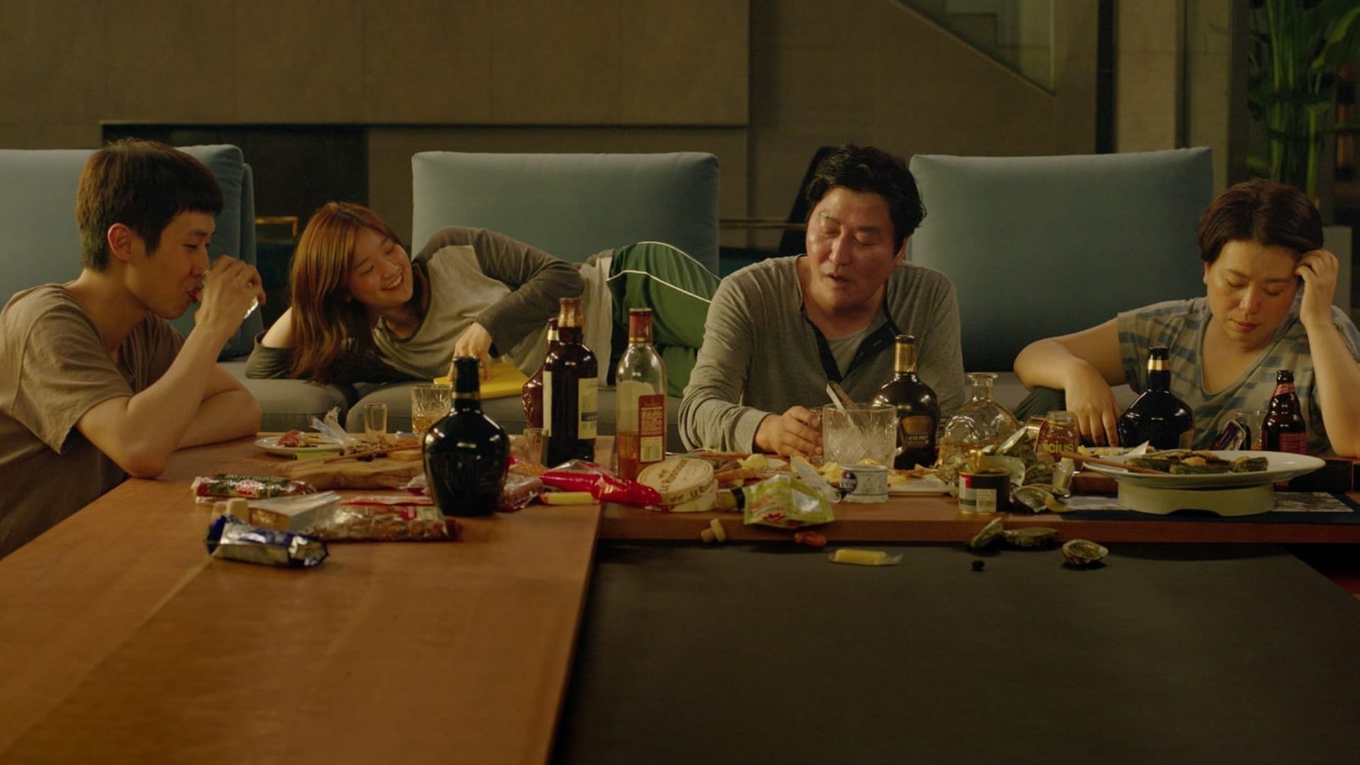 фильм паразиты южная корея. паразит кино 2019. паразиты фильм корея. пак со джун паразиты. паразиты 2019 года.