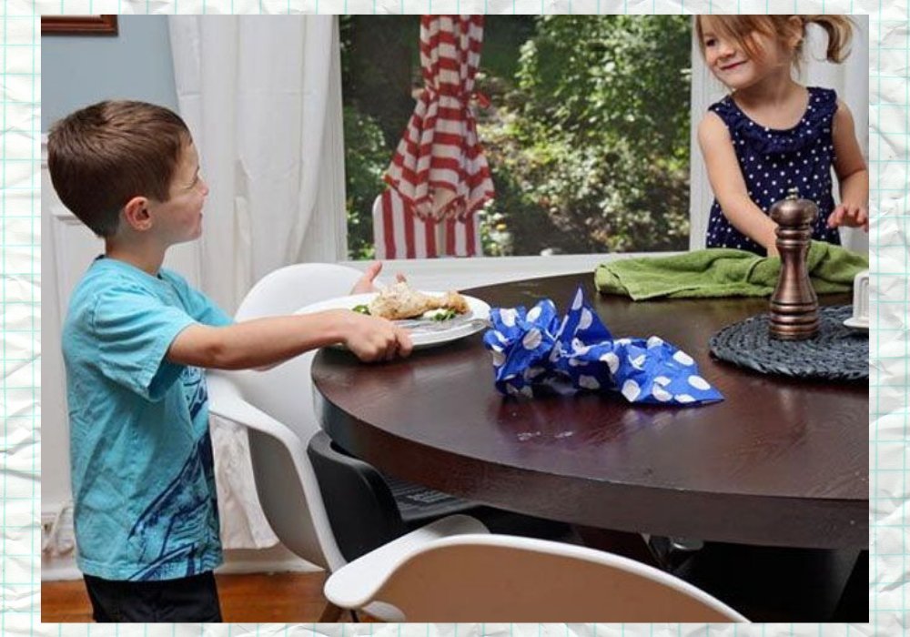 Поменяться столами. Дети накрывают на стол. Убирать посуду со стола. Уборка посуды со стола для детей. Ребенок убирает со стола.