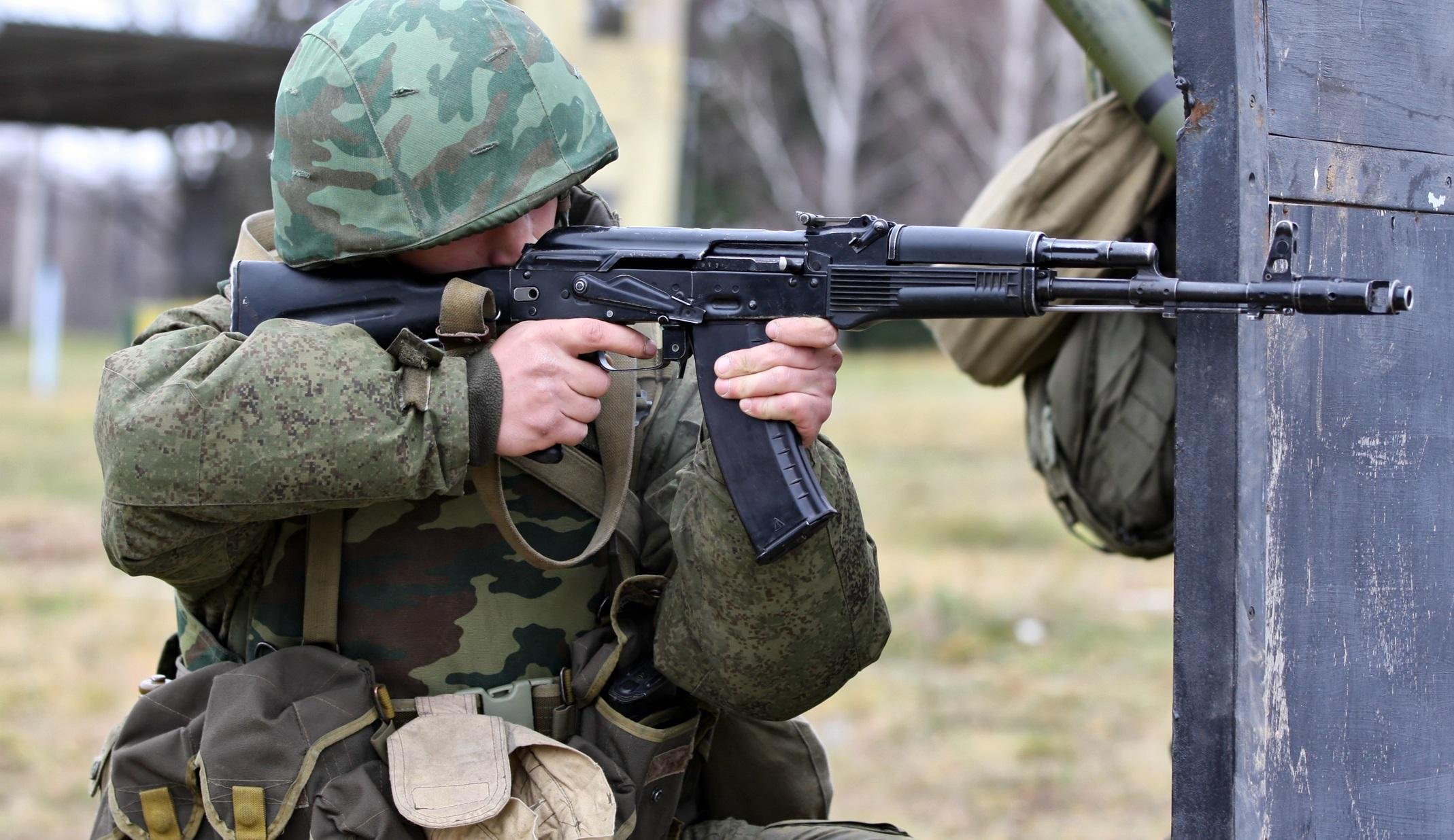 Ак армейский. Автомат Калашникова 74м. АК 74 М армейский. Солдат РФ С ак74м. Ак74м ВДВ.