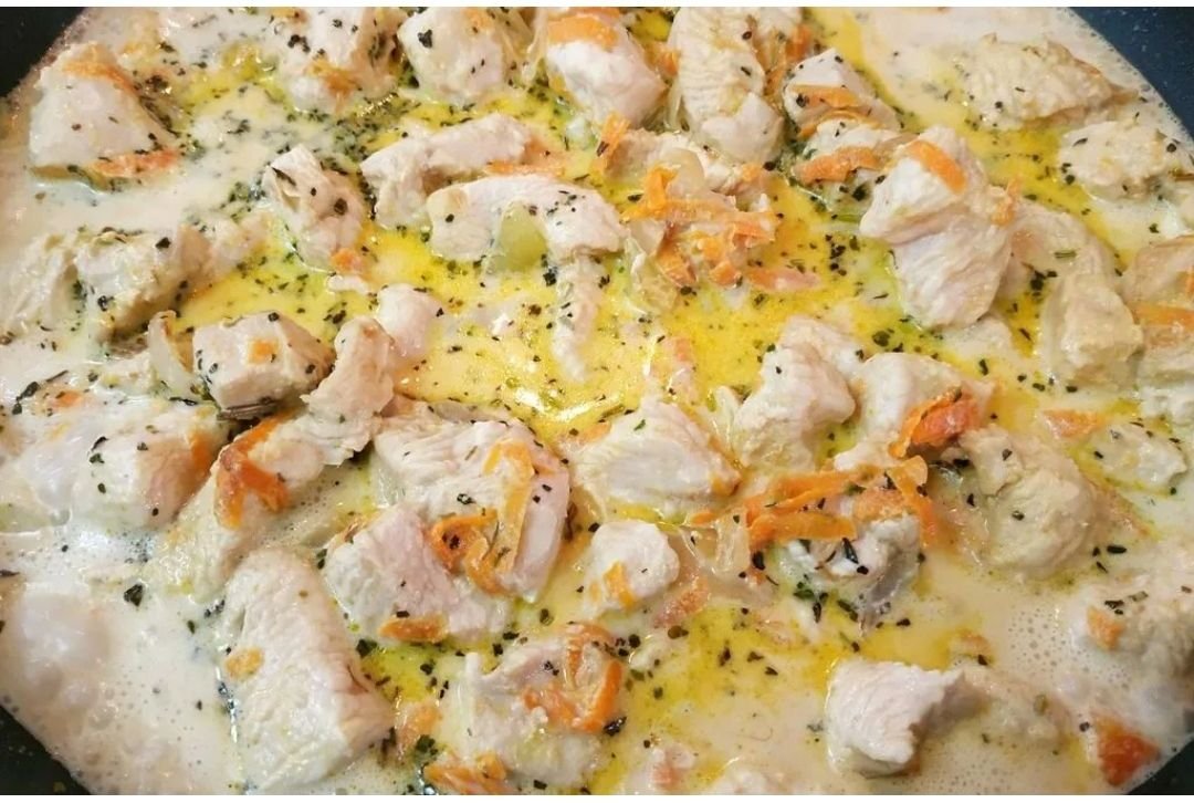 куриное филе в сметане на сковороде. грудка в сливочном соусе. индейка в сливочном соусе в духовке. курица в сливочно-чесночном соусе. куриное филе в сливочном соусе.