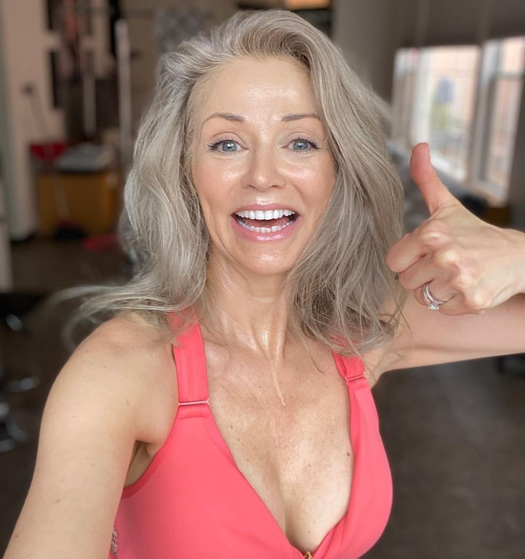 Женщины красавицы 58 лет. Как выглядеть в 57 лет. Кэти джейкобс модель 55 лет. Хелен миррен. 40 летняя блондинка.