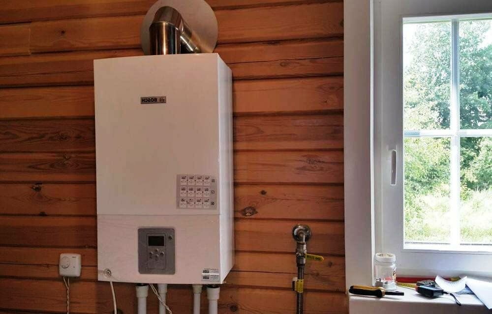 Фото газовой колонки в деревянном доме
