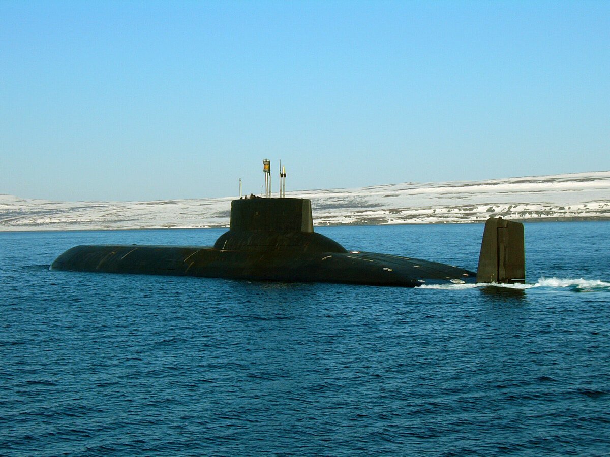 100 подводных лодок. Подводные лодки проекта 941 «акула». Проект 941 акула Дмитрий Донской. Подводная лодка акула Тайфун. АПЛ Дмитрий Донской.