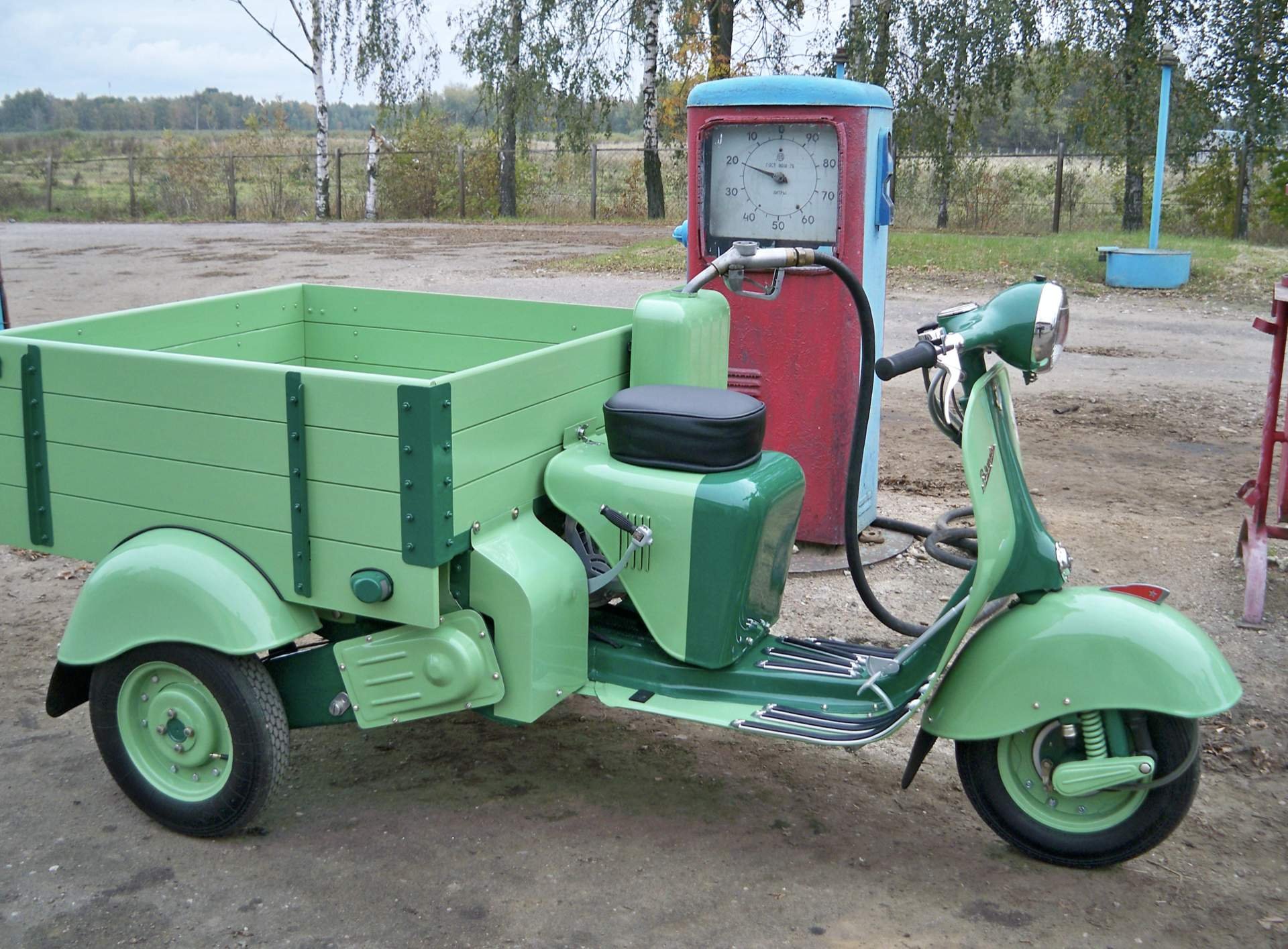 Мотороллер муравей и Vespa