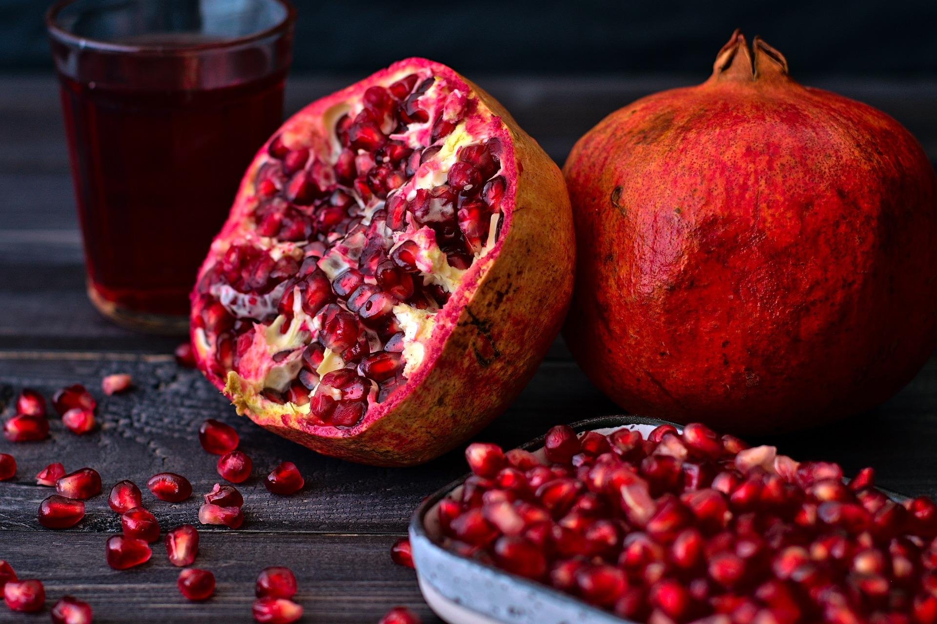 Pomegranate. Гранат фрукт. Самый большой гранат. Гранат гранатовый сок. Черный гранат фрукт.