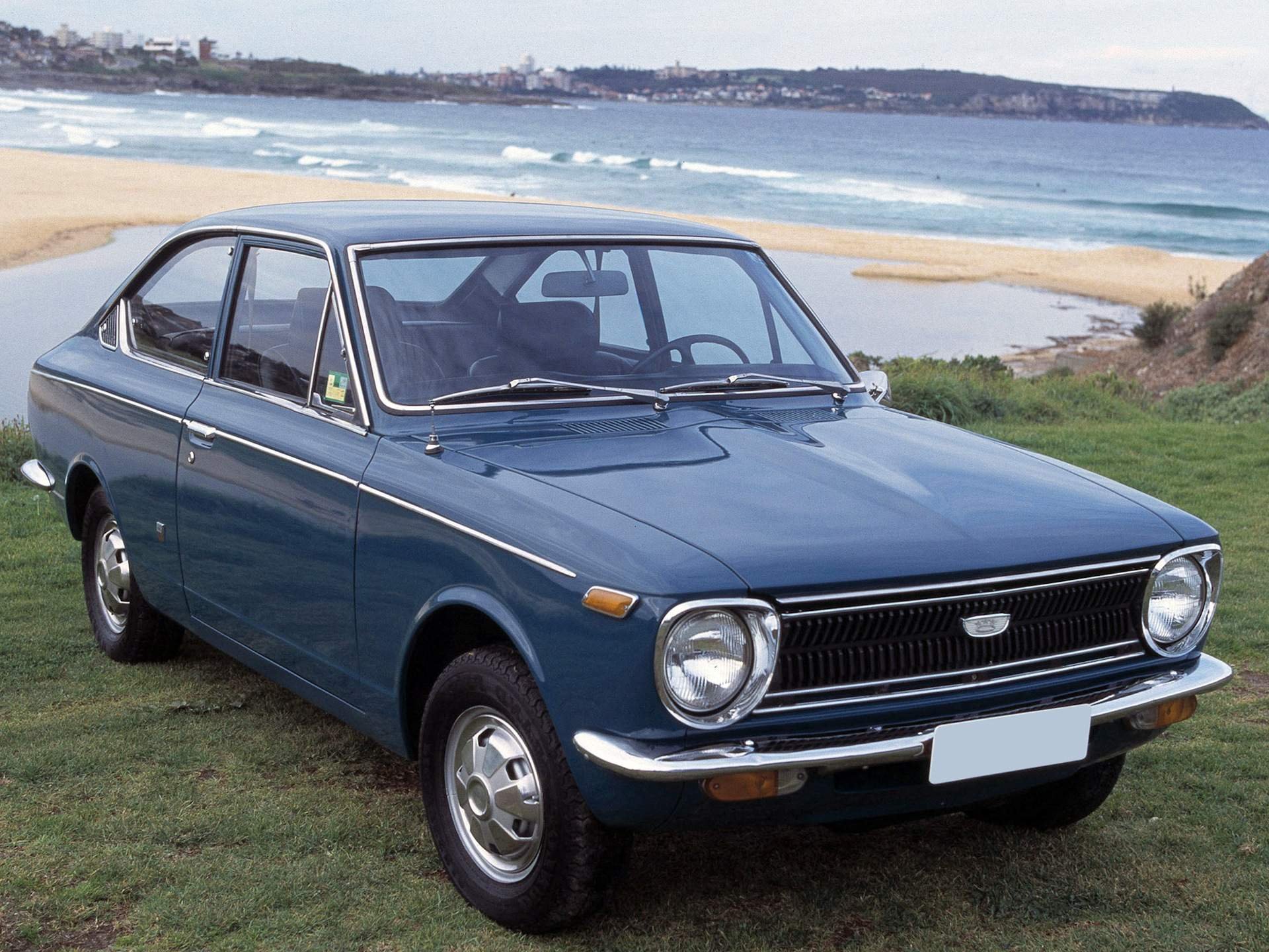 Тойота королла года выпуска. Toyota Corolla 1966. Toyota Corolla 1966 года. Toyota Corolla 1 поколение. Тойота Королла 1 поколения.