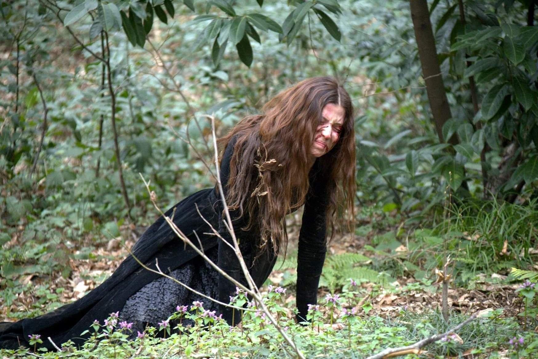 великолепный век хюррем плачет. хюррем султан и султан сулейман 4 сезон. сельма эргеч похороны. хюррем нашли лесу. хюррем нашли лесу.