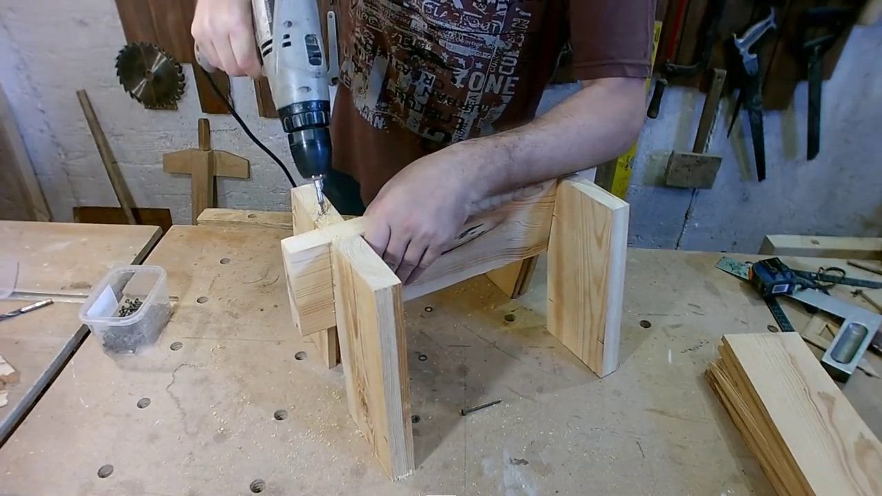 мини эстакада 2 т biltema. деревянный козлик. деревянные приспособления. трубогиб 303 подшипник. скамейка из досок.