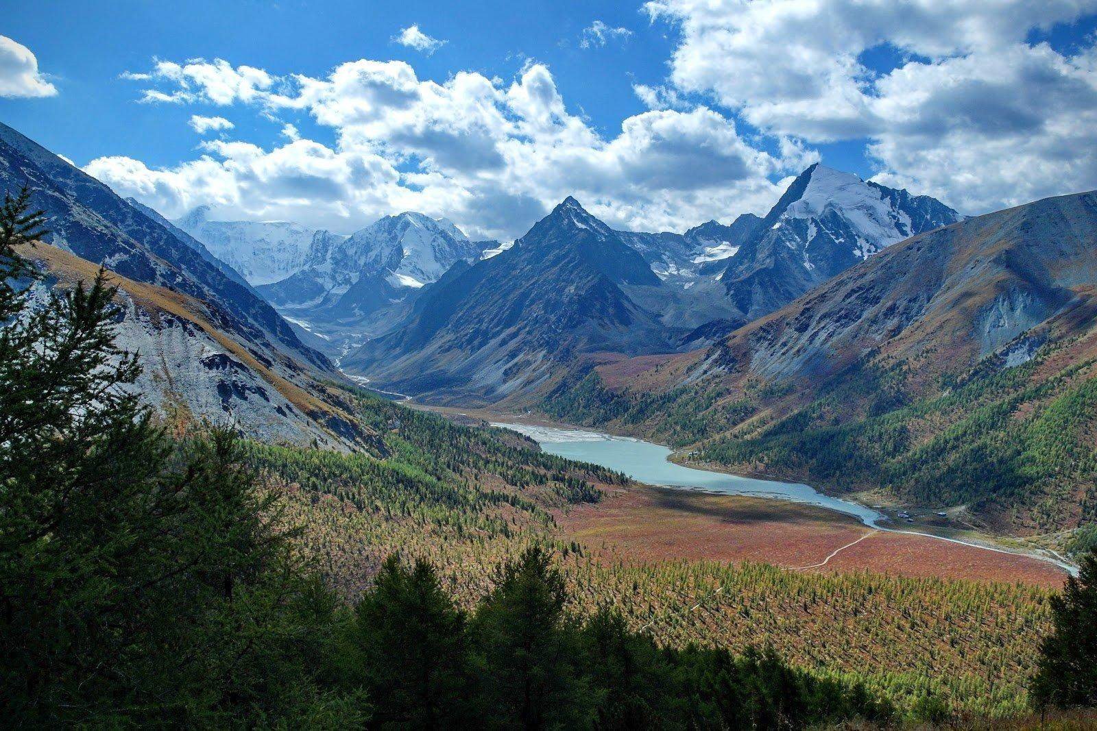 Алтайский край. Гора Белуха, горный Алтай. Природа горного Алтая Белуха. Белуха Ороктойская тропа Алтай. Гора Белуга Алтайский край.