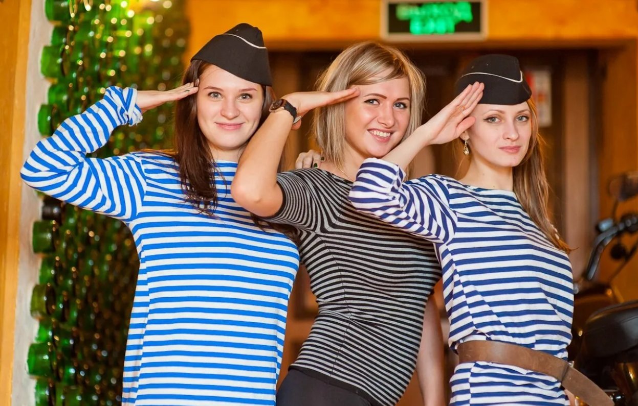 организации отмечают 23 февраля. вечеринка в военном стиле. тематическая вечеринка в военной форме. лазертаг новый уренгой в звездном. корпоратив в военном стиле.