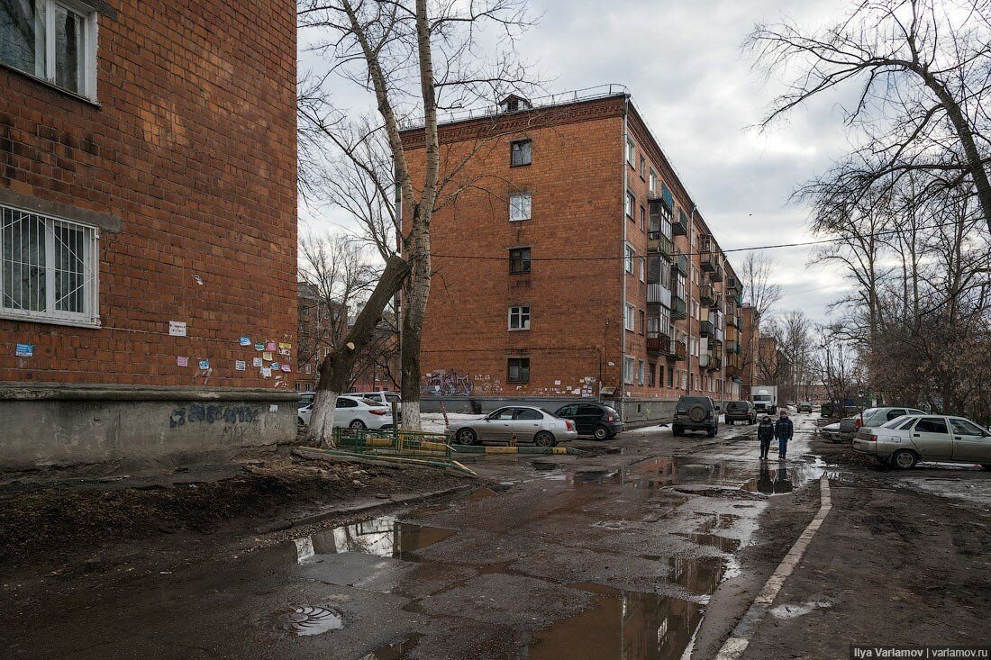 Плохой нижний. Улица России хрущевки. Обычный русский двор. Российская улица хрущевки. Улица дворы хрущевки.