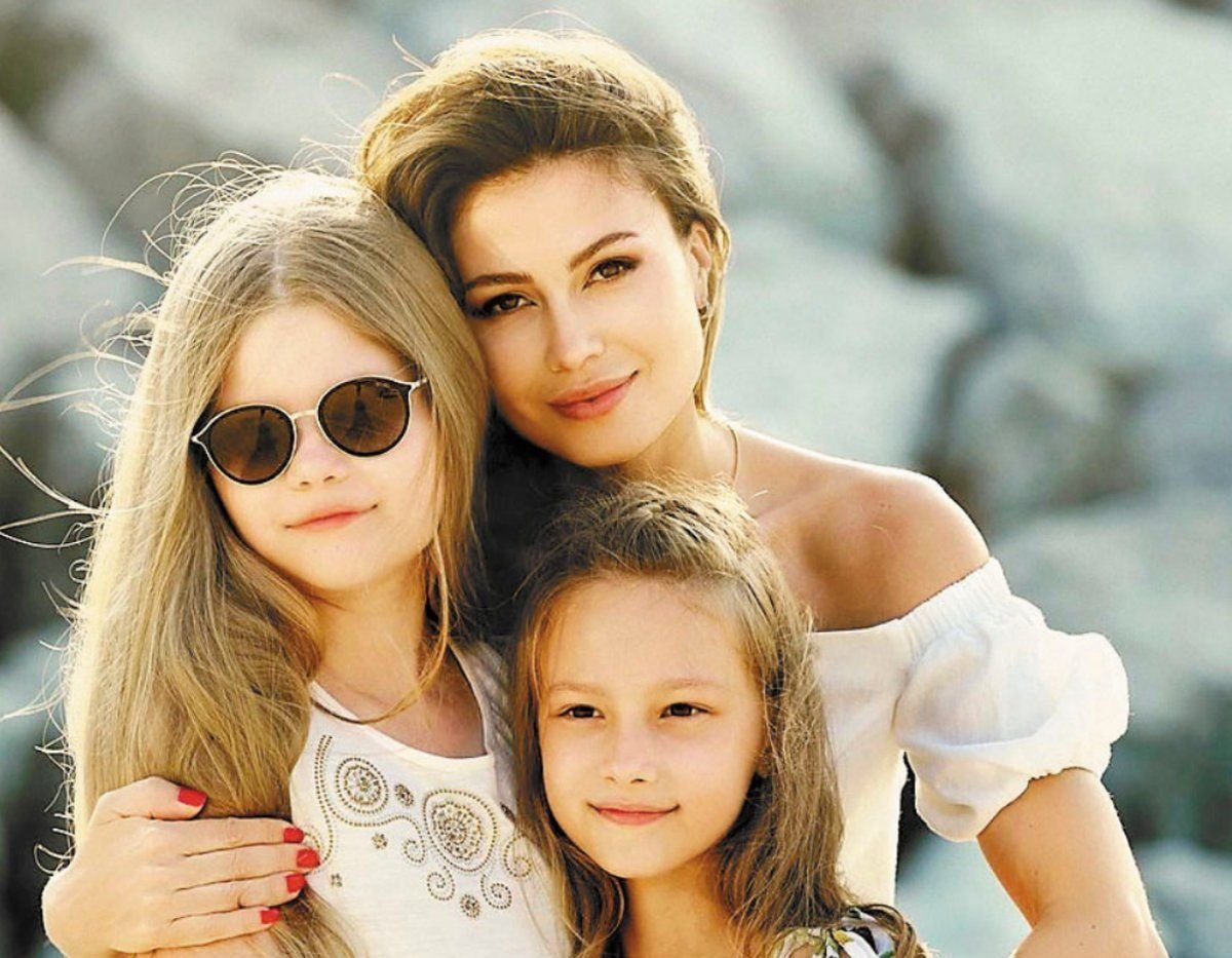 Ольга Ушакова с дочками