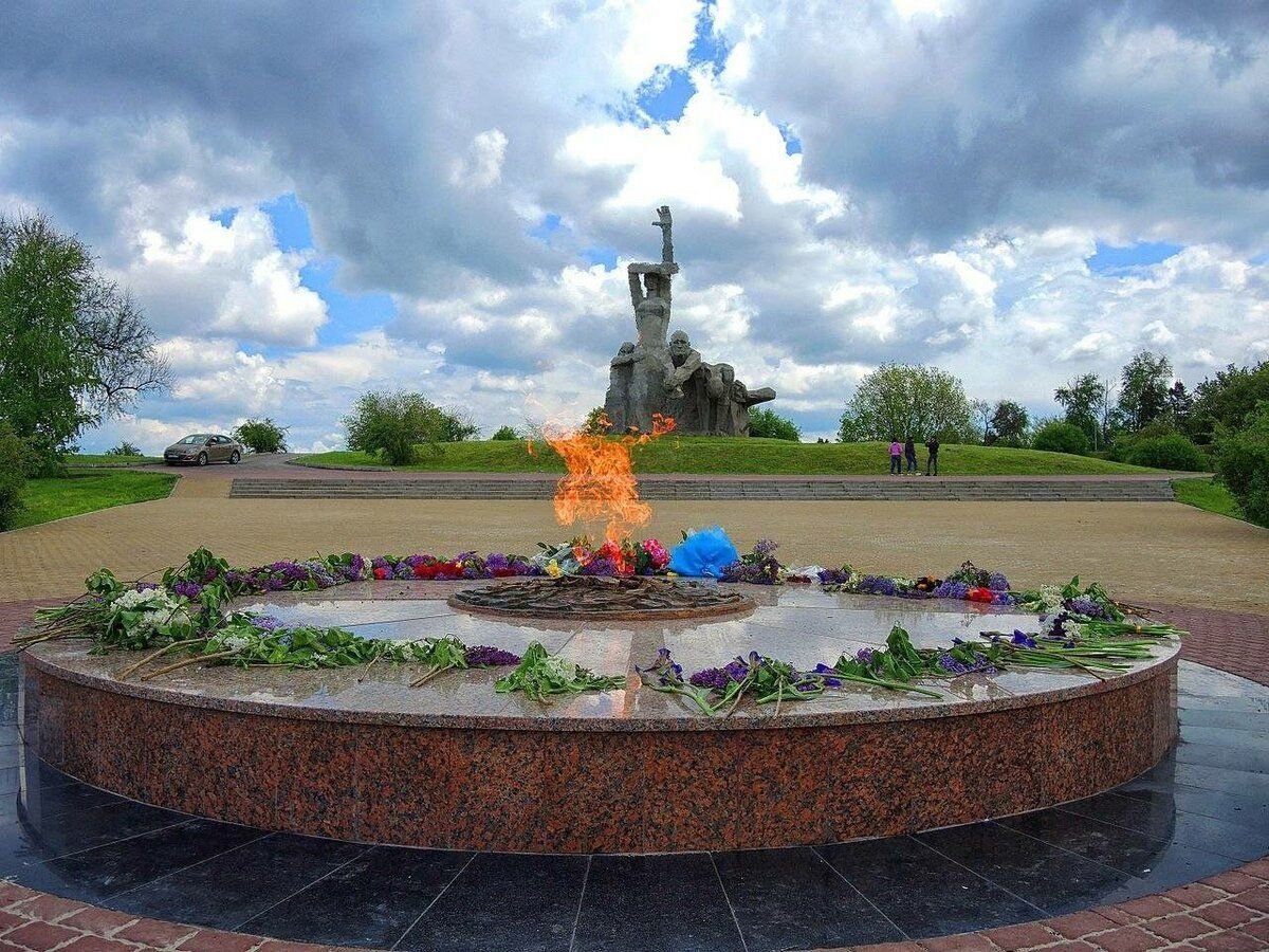 Мемориал в змиевской балке ростов на дону фото