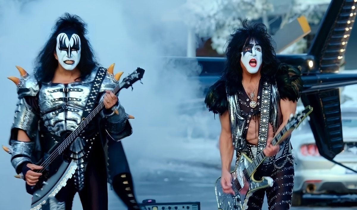 Кис пруф. Джин Симмонс Кисс. Kiss пол Стэнли i was made. Почему он группа Кисс.