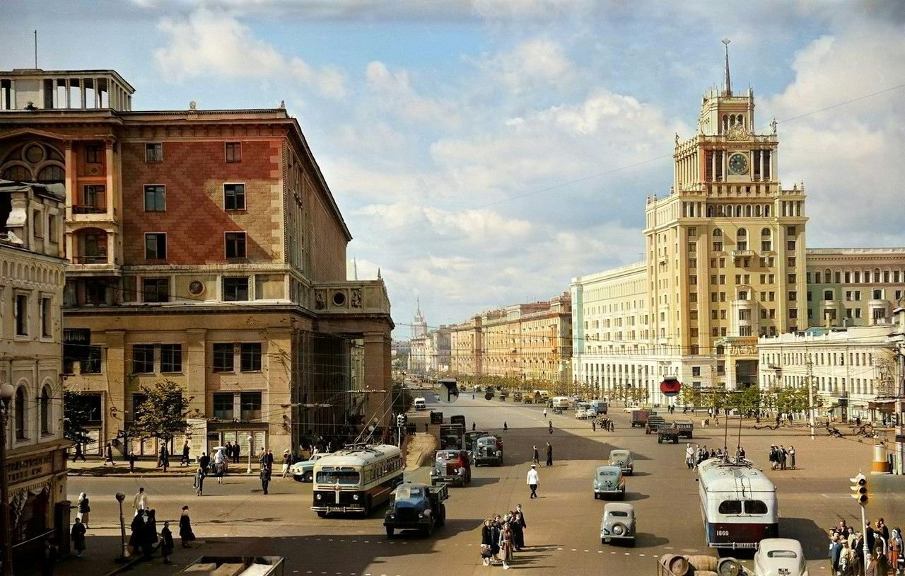 Ретро москва. Площадь Маяковского 1950. Площадь Маяковского гостиница Пекин. Триумфальная площадь гостиница Пекин. Москва 1956 площадь Маяковского.