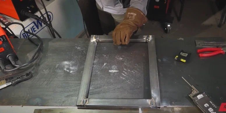 Как приварить лист металла к раме из профильной трубы? Из собственного ...