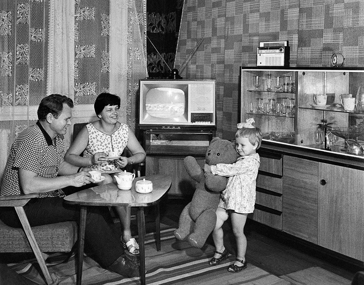 История жизни обычной семьи 47. Советская семья. Советская семья в 1970-е годы. Быт шестидесятых годов. Быт 80-х годов.