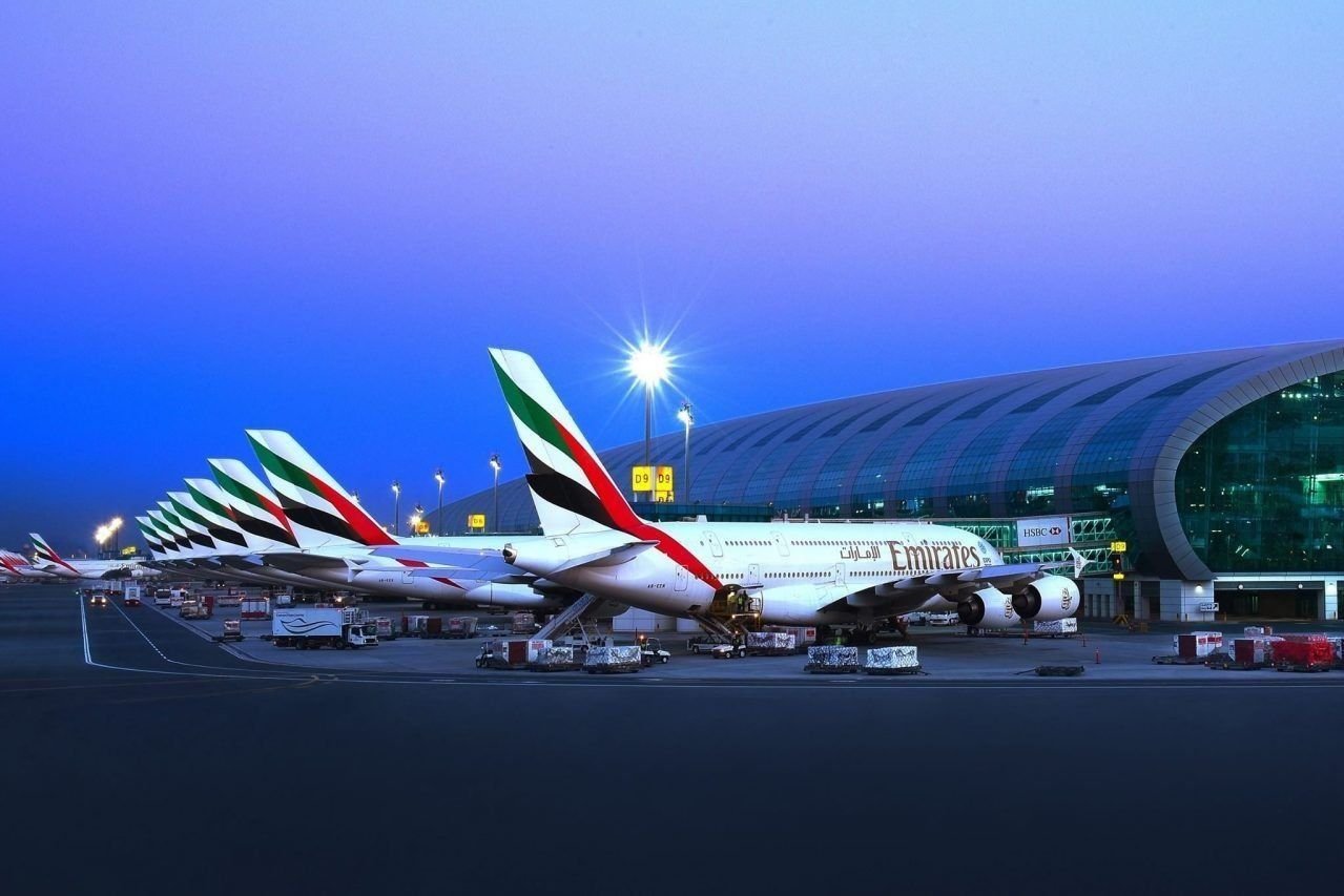 Аэропорт дубай. Международный аэропорт Дубай. Аэропорт Дубай (Dubai International Airport). Дубай Интернешнл аэропорт. Аэропорт Дубай Deira.