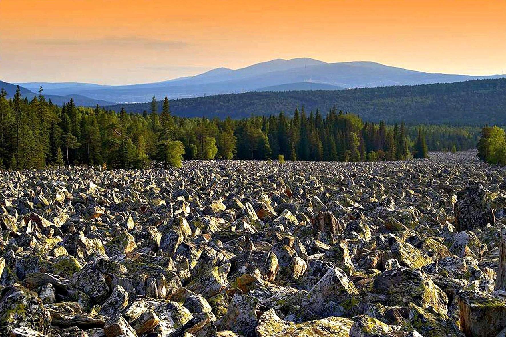 Челябинская область самое большое. Каменная речка Таганай. Парк Таганай каменная река. Южный Урал Таганай каменная река. Челябинская область каменная речка Таганай.