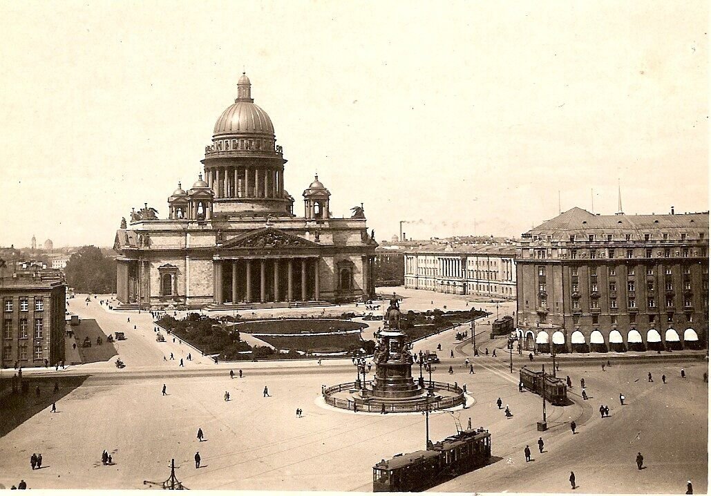 Фото петербурга ленинграда. Исаакиевская площадь Ленинград. Исаакиевский собор 1930. Ленинград 1940 год Исаакиевский собор. Блокада Ленинграда Исаакиевская площадь.