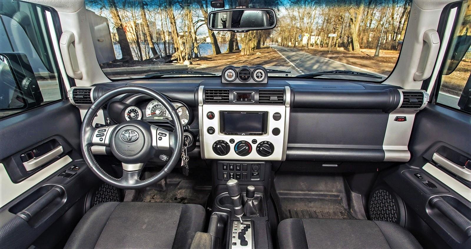 toyota fj cruiser салон