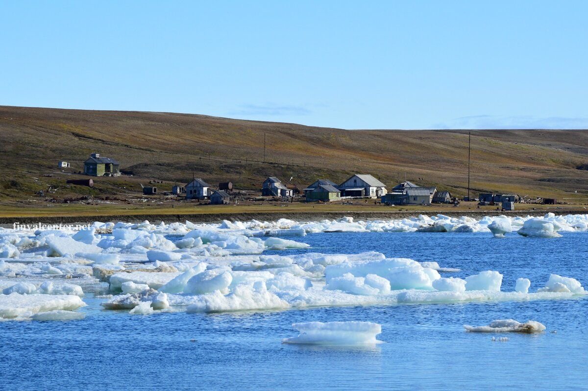 Бухта заря лазовский заповедник. Остров преображения полярная станция. Диксон лескино. Остров преображения читать. Остров преображения.
