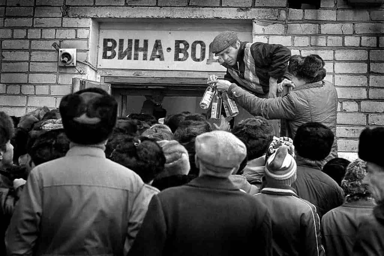 Самым массовым советским. Антиалкогольная кампания в СССР 1985. Антиалкогольная кампания 1985 Горбачев. Лечебно-трудовой профилакторий СССР. Сухой закон в СССР.