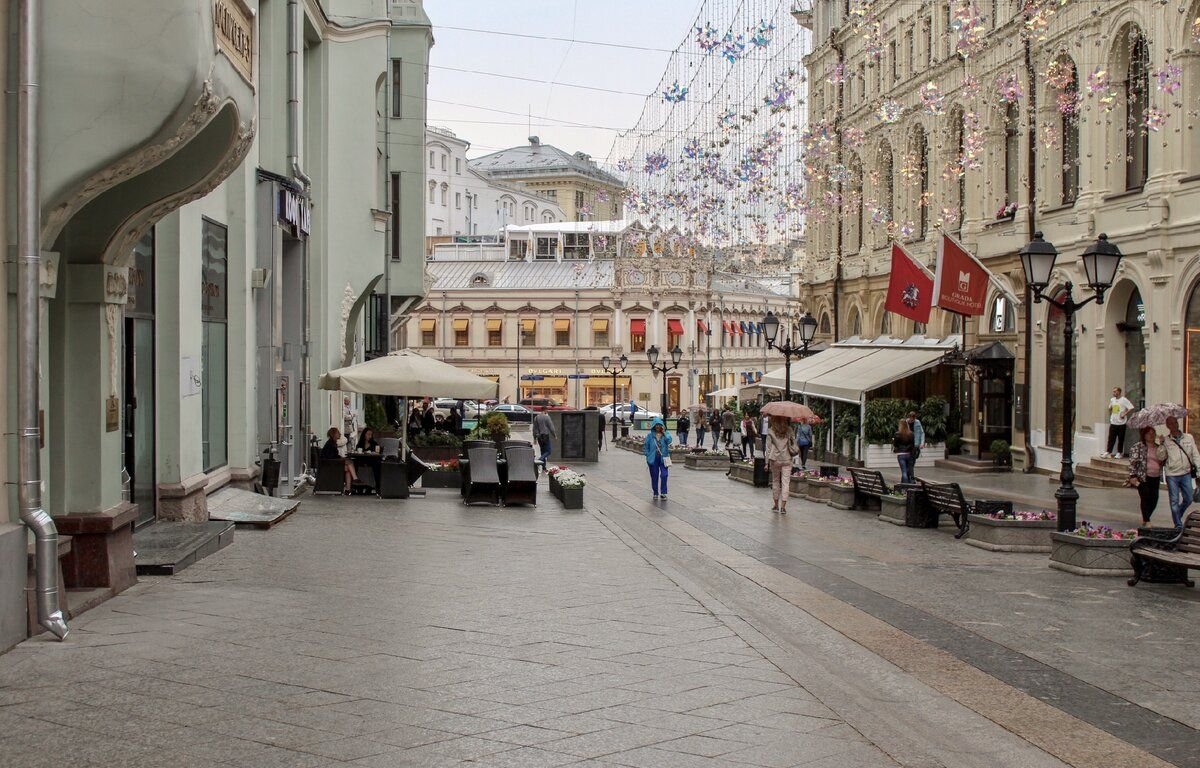 Улица положить. Кузнецкий мост 1990. Кузнецкий мост 1990е. Ул Кузнецкий мост в 90е. Кузнецкий мост 1989.