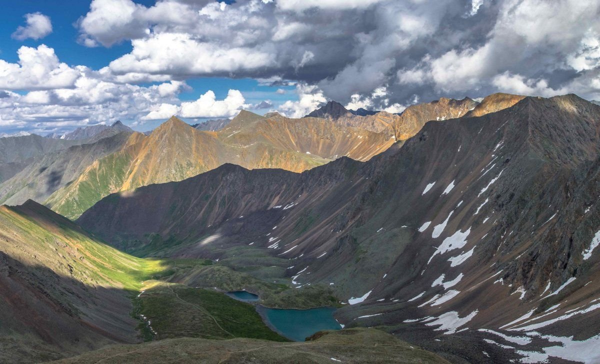 Высочайшая вершина восточной сибири. Саяны Монгун-Тайга. Гора Кызыл Тайга западные Саяны. Западный Саян Кызыл-Тайга. Тува Монгун Тайга.