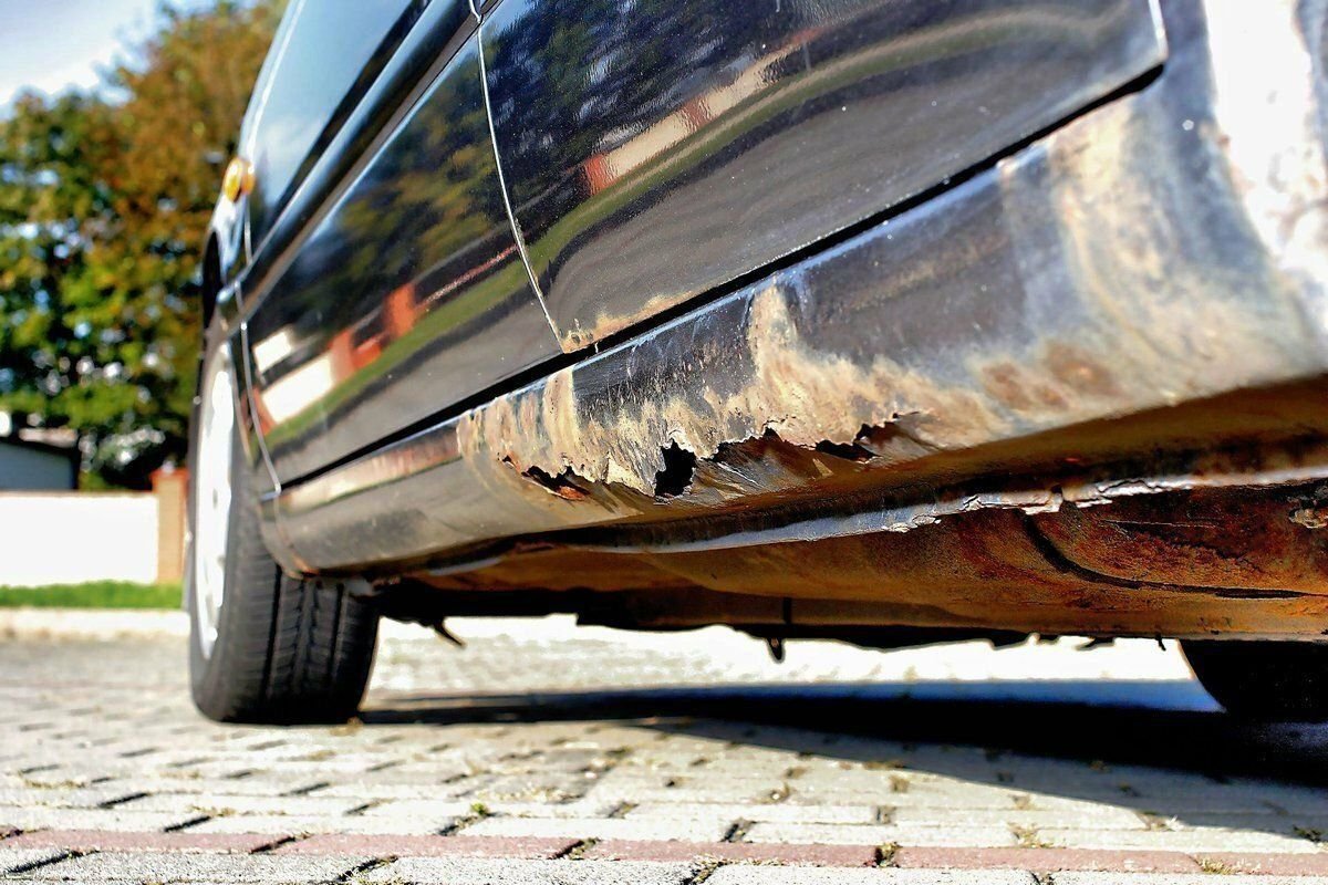 элемент автомобиля который любит гнить 4. почему российские машины быстро ржавеют. гниющие пороги. коррозия деталей автомобиля. гнилые пороги 2109.