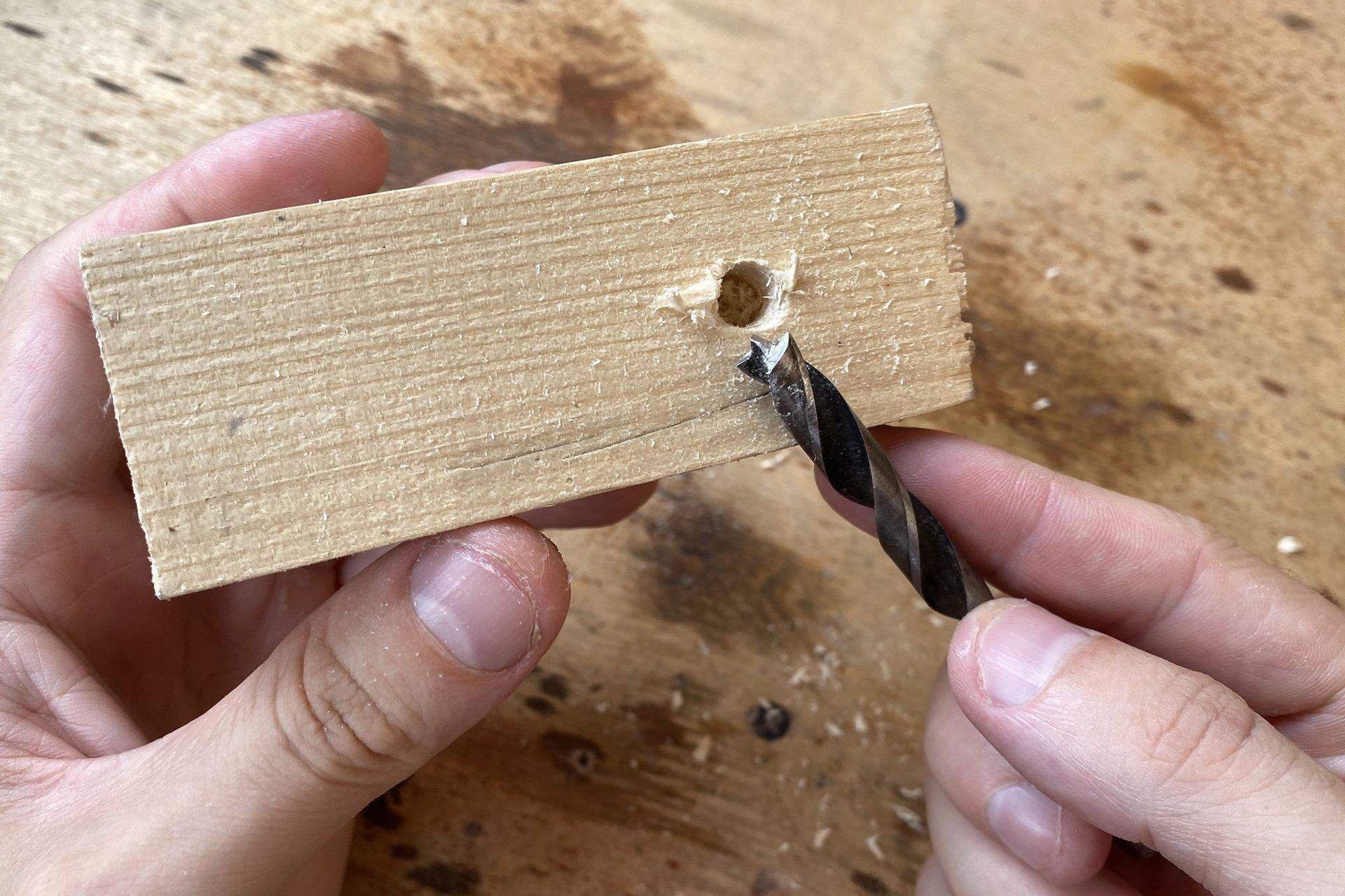 Инструмент для ровного сверления деревянных досок