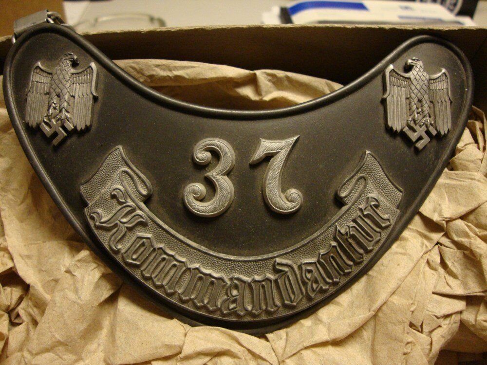 доспехи горжет. офицерские горжеты 1812 год. горжет. горжет. шейный горжет доспех.