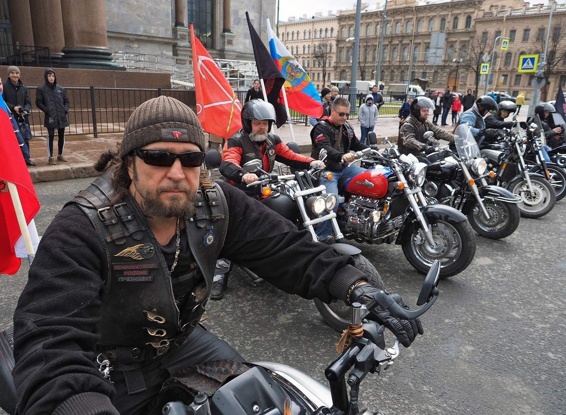 Фото байкеров. Портос ночные волки. Группа байкеров ночные волки. Ночные волки мотопробег. Мотоцикл хирурга Залдостанова.