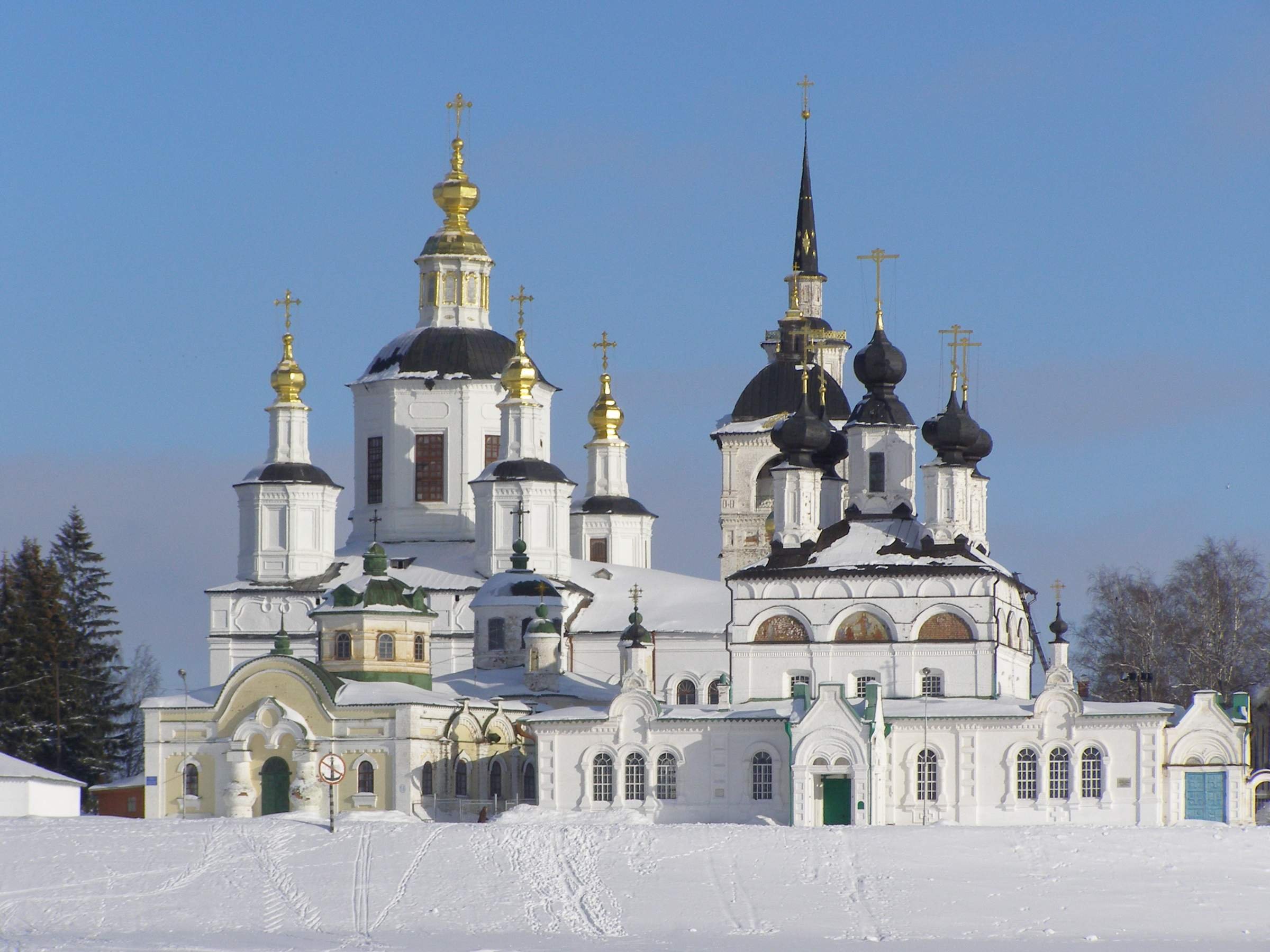 Храм прокопия праведного. Успенский собор (Великий Устюг). Соборное Дворище Великий Устюг. Церковь Успенский собор Великий Устюг. Устюжский Успенский собор Великий Устюг.