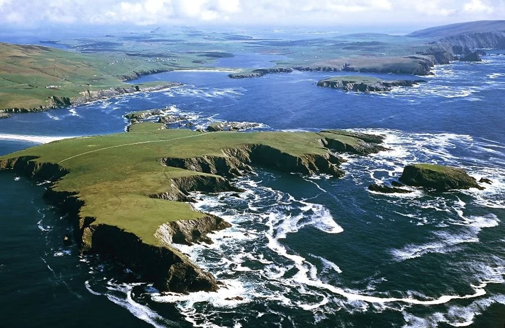 Islands of the united kingdom. Мейнленд остров Шотландия. Архипелаг Шетландские острова. Остров Шетланд Шотландия. Мейнленд (архипелаг Оркнейские острова).