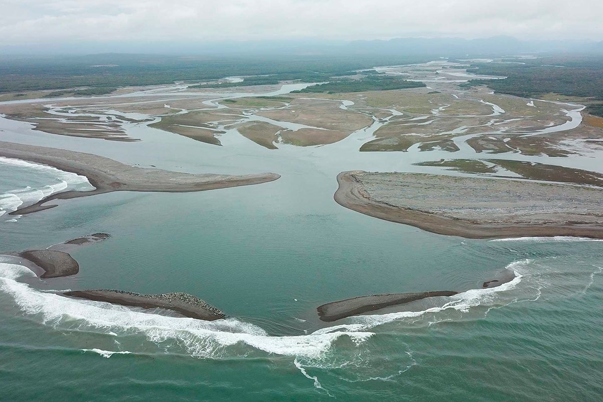 лена впадает в море