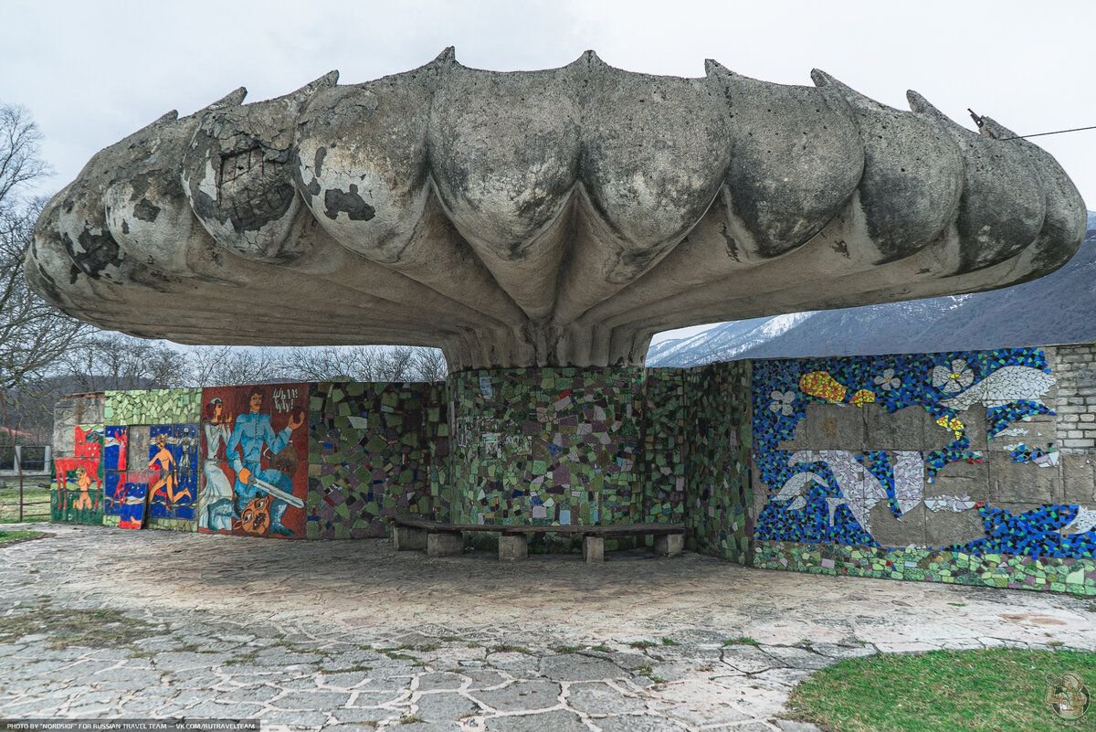 Остановка в абхазии по проекту церетели