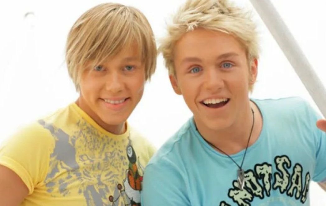 Певцы два парня. Константин черкас dvoe. Чай вдвоём исполнитель группа. Группа hurts певцы. Группа градусы 2020.