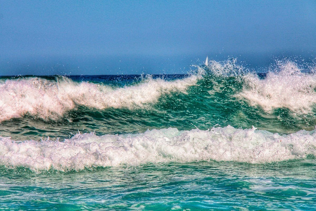 Красивый звук моря. Море, волны. Инфразвук в море. Волны барашки на море. Море шторм.