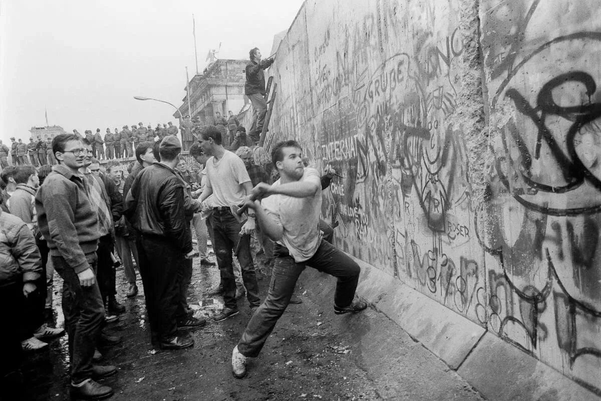 Берлинская стена Мем