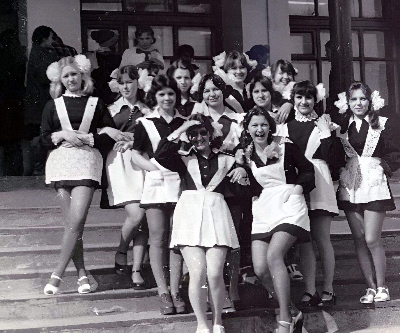70 года 1970 год. 70 Е годы школа СССР. Советские выпускники школ. Школьная форма в 80-е годы.