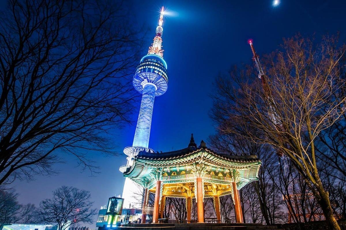 Спутник кварцевые 8528 японский механизм. Наручные часы биг бен. Южная корея работники. Южная корея 2000. Часы miron корея.